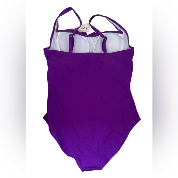 One-Piece Ruched Twist Front Swimsuit - Picture 3 of 4